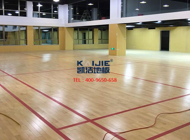 室內(nèi)籃球館專用體育木地板安裝——凱潔體育木地板
