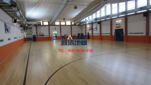 羽毛球場(chǎng)專用運(yùn)動(dòng)木地板怎么選擇——?jiǎng)P潔體育木地板