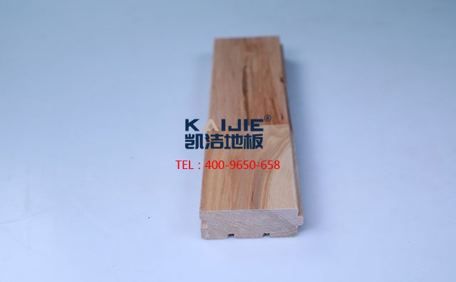 楓木B級板本色運(yùn)動(dòng)木地板——?jiǎng)P潔地板