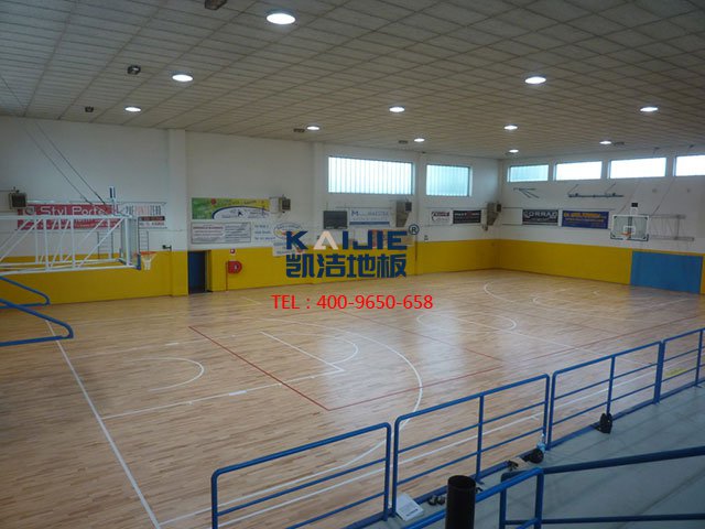 這樣挑選室內(nèi)體育運(yùn)動(dòng)木地板更科學(xué)——?jiǎng)P潔地板