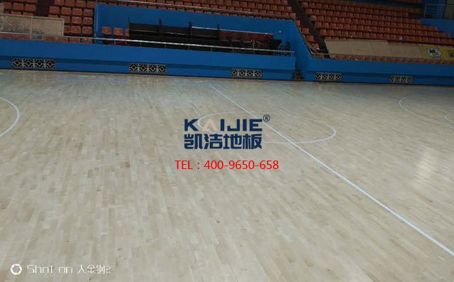 體育館木地板原來(lái)是這樣鋪設(shè)的——?jiǎng)P潔地板