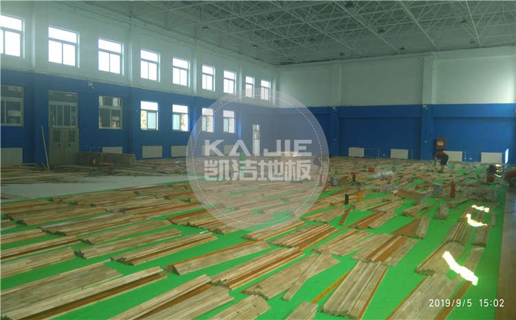 北京西城中學(xué)體育館運(yùn)動(dòng)木地板項(xiàng)目圖片