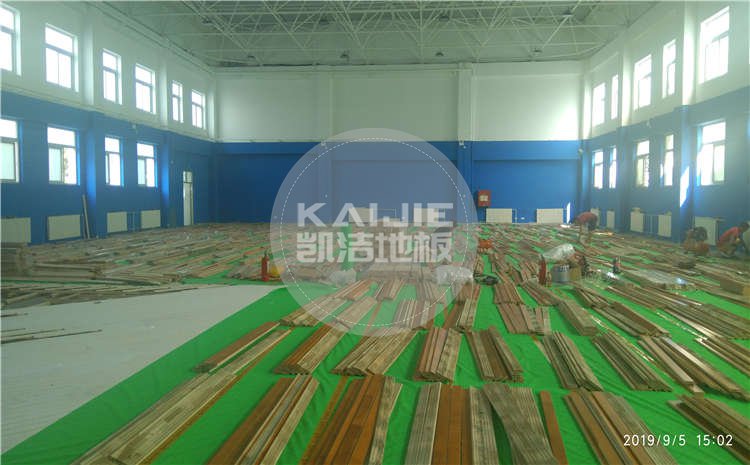北京西城中學(xué)體育館運(yùn)動(dòng)木地板項(xiàng)目圖片