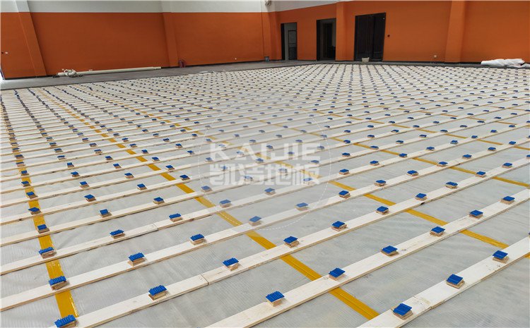 廣州天河區(qū)長大公路培訓(xùn)學(xué)校籃球館木地板案例-凱潔體育地板