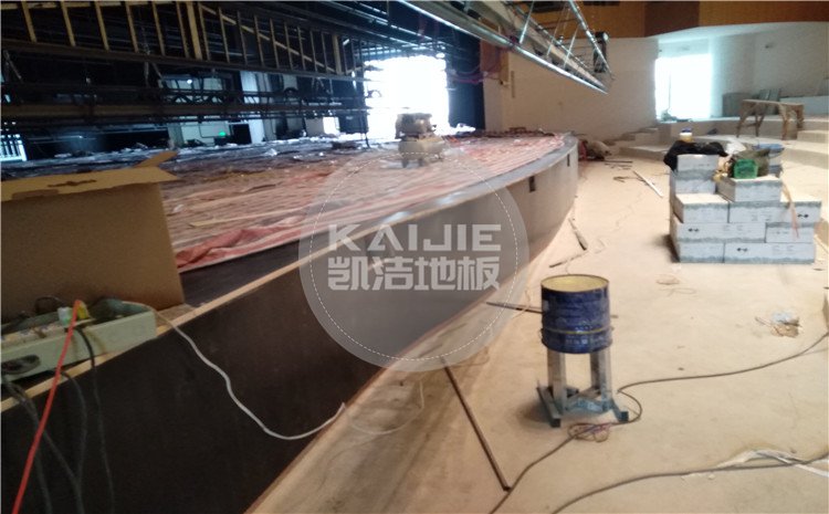 四川省樂山市沙灣區(qū)銅河廣場劇院舞臺(tái)木地板案例—?jiǎng)P潔體育木地板廠家