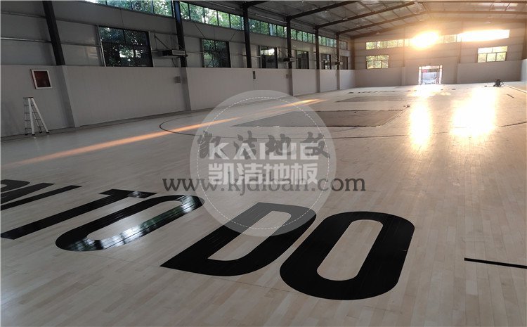 山東蘭陵代村LA動(dòng)力籃球館木地板項(xiàng)目-凱潔體育木地板廠家