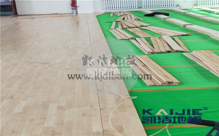 內蒙古鄂倫春旗大楊樹林業(yè)局全民健身中心木地板案例